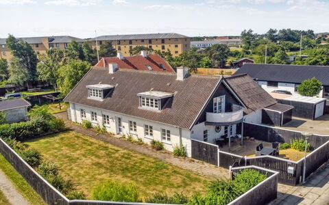 Anais - 1.6Km from the Sea: Bâtiment, Toit, Zone Résidentielle, Maison, Domicile, Lot Terre, Établissements Humains, Biens, Banlieue, Chalet
