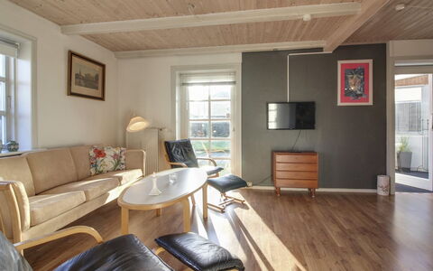 Anais - 1.6Km from the Sea: Meubles, Mobilier De Jardin, Chaise, Jardin, Ombre, Dur, Tableau De Plein Air, Aménagement Paysager, Patio, Pelouse