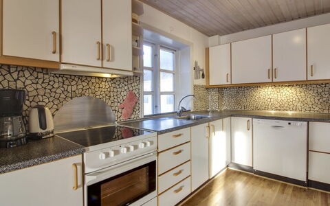 Anais - 1.6Km from the Sea: Meubles, Mobilier De Jardin, Chaise, Jardin, Ombre, Dur, Tableau De Plein Air, Aménagement Paysager, Patio, Pelouse