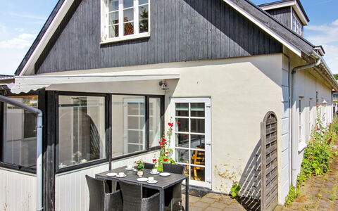 Gæsling - 1.6Km from the Sea: Toit, Domicile, Maison, Porte, Chalet, Porche, Siding, Plate-Forme, Chaise, Cour
