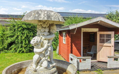 Gæsling - 1.6Km from the Sea: Arbuste, Jardin, Chalet, Cabanon, Batiments Jardin, Cour, Aménagement Paysager, Pelouse, Arrière-Cour, Pot De Fleur