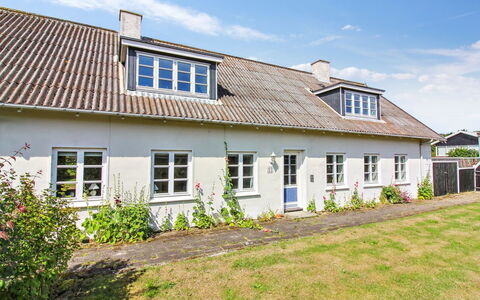 Gæsling - 1.6Km from the Sea: Herbe, Bâtiment, Fenêtre, Toit, Maison, Domicile, Arbuste, Zone Résidentielle, Chalet, Biens
