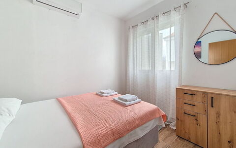 Aurora: Design Intérieur, Lit, Chambre, Meubles, Sol, Drap De Lit, Sol, Bois, Literie, Linge