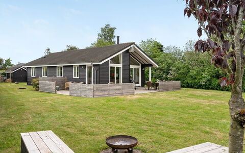 Annesophie - 300M to the Fjord: Maison, Toit, Domicile, Chalet, Siding, Porche, Ferme, Biens, Pelouse, Batiments Jardin