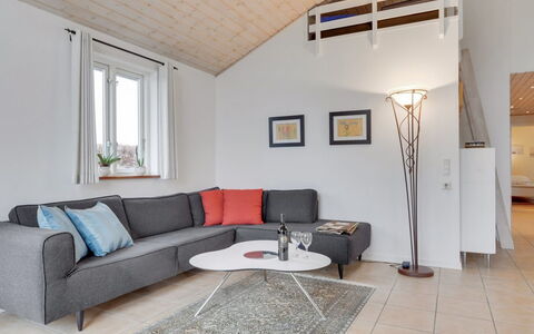 Annesophie - 300M to the Fjord: Meubles, Design Intérieur, Sol, Sol, Canapé, Plafond, Salon, Domicile, Appartement, Pièce
