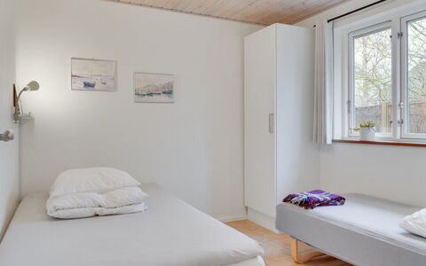 Annesophie - 300M to the Fjord: Lit, Chambre, Mur, Design Intérieur, Bois, Sol, Drap De Lit, Plafond, Sol, Meubles