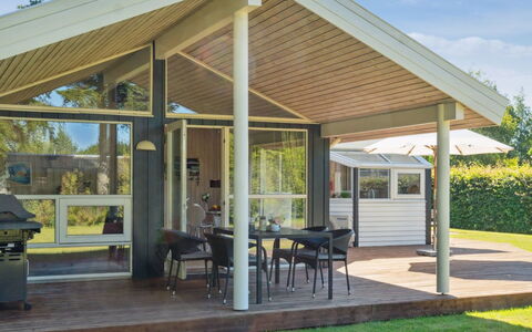 Rixa - 525M from the Sea: Herbe, Maison, Toit, Domicile, Chalet, Arbuste, Lot Terre, Zone Rurale, Ferme, Couverture De Sol