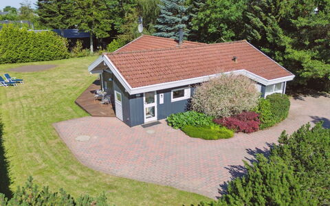 Rixa - 525M from the Sea: Herbe, Maison, Toit, Domicile, Chalet, Arbuste, Lot Terre, Zone Rurale, Ferme, Couverture De Sol