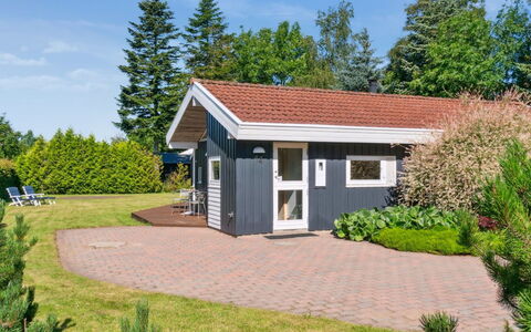 Rixa - 525M from the Sea: Herbe, Maison, Toit, Domicile, Chalet, Arbuste, Lot Terre, Zone Rurale, Ferme, Couverture De Sol