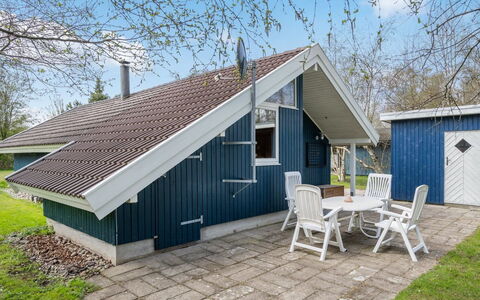 Norna - 300M from the Sea: Maison, Domicile, Zone Résidentielle, Toit, Chalet, Lot Terre, Biens, Cour, Jardin, Siding
