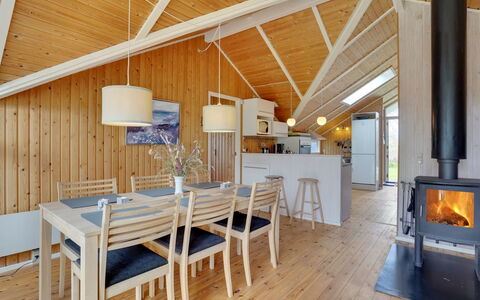 Norna - 300M from the Sea: Maison, Domicile, Zone Résidentielle, Toit, Chalet, Lot Terre, Biens, Cour, Jardin, Siding