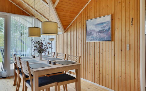 Norna - 300M from the Sea: Maison, Domicile, Zone Résidentielle, Toit, Chalet, Lot Terre, Biens, Cour, Jardin, Siding