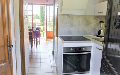 Les Oiseaux: Propriété, Appareil De Cuisine, Électroménager, Design Intérieur, Sol, Cabinetry, Cuisine, Bâtiment, Sol