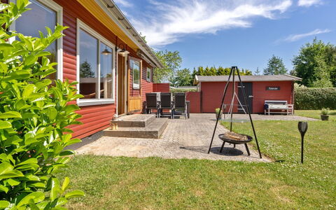 Hege - 450M from the Sea: Maison, Domicile, Zone Résidentielle, Chalet, Lot Terre, Toit, Ombre, Jardin, Siding, Pelouse
