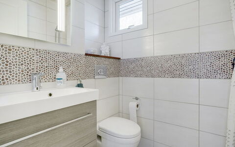 Eweline - 75M from the Sea: Salle De Bains, Luminaire Plomberie, Sol, Design Intérieur, Sol, Tuile, Mosaïque, Plomberie, Armoire De Toilette, Robinet