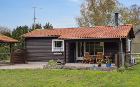 Undis - 660M from the Sea: Chalet, Maison, Siding, Toit, Domicile, Porte, Batiments Jardin, Porche, Cour, Arrière-Cour