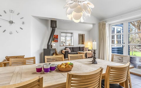 Amon - 670M from the Sea: Meubles, Design Intérieur, Sol, Chaise, Table, Sol, Bois, Salle À Manger, Plafond, Table Cuisine Et Salle A Manger