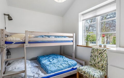 Amon - 670M from the Sea: Lit, Chambre, Design Intérieur, Sol, Sol, Literie, Bois, Meubles, Drap De Lit, Textile