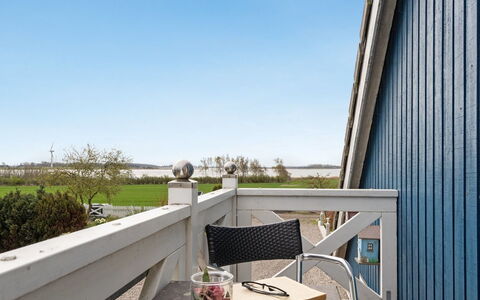 Delina - 200M from the Sea: Toit, Maison, Lot Terre, Domicile, Chalet, Biens, Batiments Jardin, Ombre, Cabane En Rondins, Aménagement Paysager