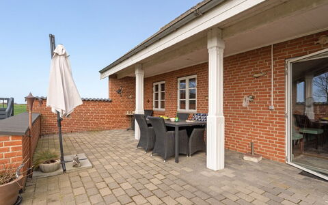 Delina - 200M from the Sea: Toit, Maison, Lot Terre, Domicile, Chalet, Biens, Batiments Jardin, Ombre, Cabane En Rondins, Aménagement Paysager