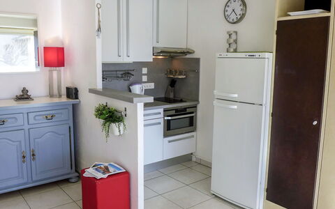 Cavalaire 180: Principaux Appliance, Pièce, Cuisine, Réfrigérateur, Propriété, Cabinetry, Meubles, Comptoir, Électroménager, Sol