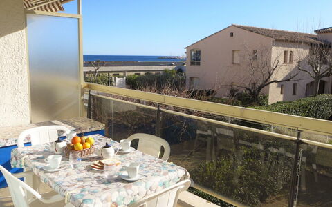 Cavalaire 180: Propriété, Bâtiment, Restaurant, Immobilier, Pièce, Appartement, Maison, Vacances, Ciel, Balcon