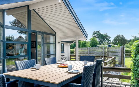 Truls - 800M from the Sea: Domicile, Chalet, Porche, Siding, Ferme, Structure En Plein Air