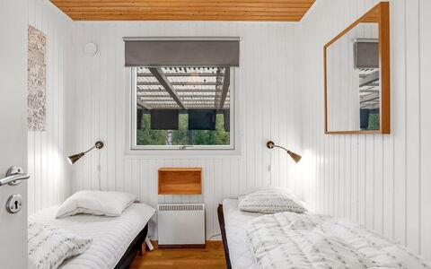 Sverker - 300M from the Sea: Mur, Bois, Design Intérieur, Chambre, Plafond, Sol, Sol, Lit, Domicile, Literie