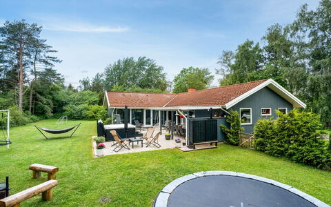 Sverker - 300M from the Sea: Toit, Maison, Domicile, Chalet, Porte, Siding, Plate-Forme, Porche, Planche, Dur