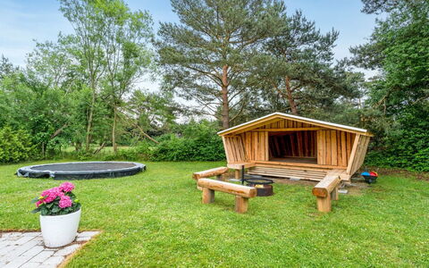 Sverker - 300M from the Sea: Toit, Maison, Domicile, Chalet, Porte, Siding, Plate-Forme, Porche, Planche, Dur