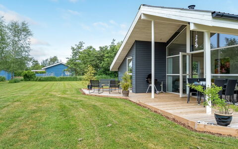 Luukas - 150M from the Sea: Appartement, Ombre, Balcon, Chaise, Clôture, Mobilier De Jardin, Aluminium, Gazon Artificiel