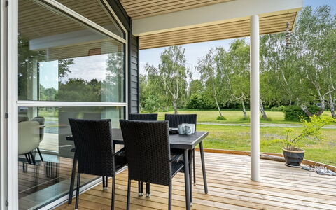Luukas - 150M from the Sea: Appartement, Ombre, Balcon, Chaise, Clôture, Mobilier De Jardin, Aluminium, Gazon Artificiel