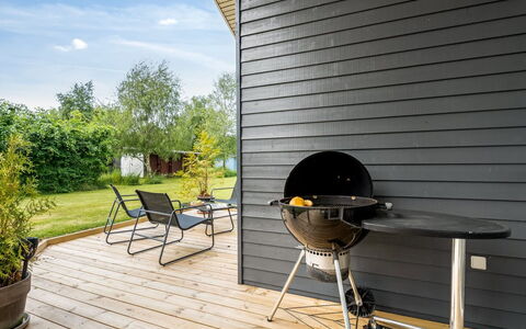 Luukas - 150M from the Sea: Appartement, Ombre, Balcon, Chaise, Clôture, Mobilier De Jardin, Aluminium, Gazon Artificiel