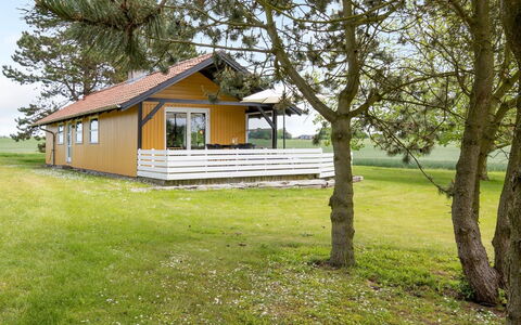 Janne - 400M from the Sea: Bleu, Arbuste, Chalet, Couverture De Sol, Jardin, Biens, Ombre, Aménagement Paysager, Ferme, Eco Hôtel