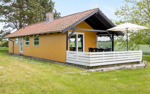 Janne - 400M from the Sea: Bleu, Arbuste, Chalet, Couverture De Sol, Jardin, Biens, Ombre, Aménagement Paysager, Ferme, Eco Hôtel