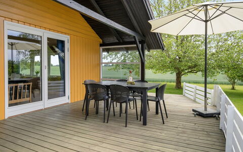 Janne - 400M from the Sea: Bleu, Arbuste, Chalet, Couverture De Sol, Jardin, Biens, Ombre, Aménagement Paysager, Ferme, Eco Hôtel