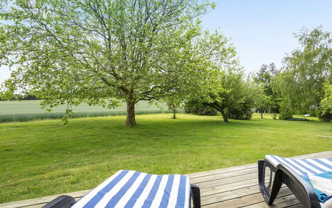 Janne - 400M from the Sea: Bleu, Arbuste, Chalet, Couverture De Sol, Jardin, Biens, Ombre, Aménagement Paysager, Ferme, Eco Hôtel
