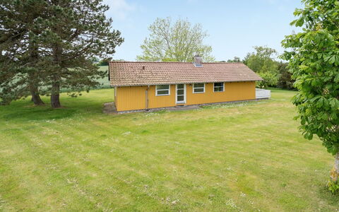 Janne - 400M from the Sea: Bleu, Arbuste, Chalet, Couverture De Sol, Jardin, Biens, Ombre, Aménagement Paysager, Ferme, Eco Hôtel