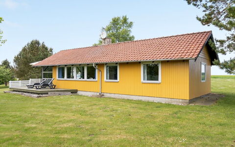 Janne - 400M from the Sea: Bois, Tache De Bois, Planche, Dur, Chalet, Plate-Forme, Siding, Ombre, Parquet, Batiments Jardin