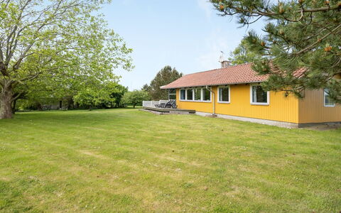 Janne - 400M from the Sea: Bois, Tache De Bois, Planche, Dur, Chalet, Plate-Forme, Siding, Ombre, Parquet, Batiments Jardin