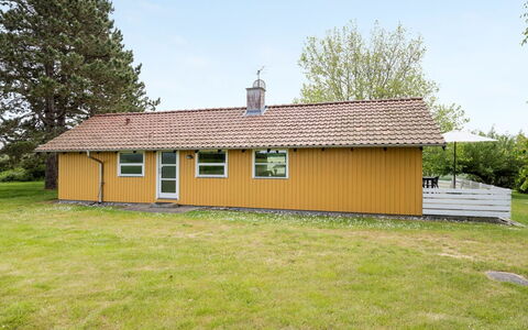 Janne - 400M from the Sea: Bois, Tache De Bois, Planche, Dur, Chalet, Plate-Forme, Siding, Ombre, Parquet, Batiments Jardin