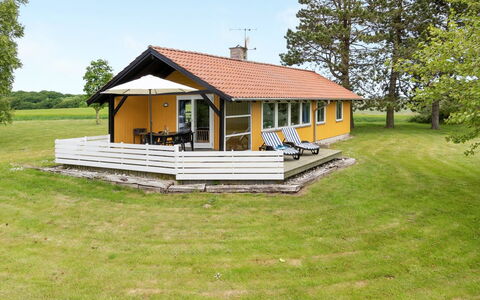 Janne - 400M from the Sea: Bois, Tache De Bois, Planche, Dur, Chalet, Plate-Forme, Siding, Ombre, Parquet, Batiments Jardin