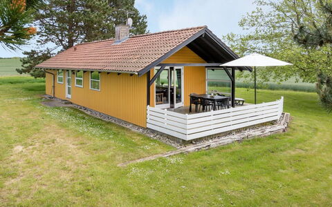 Janne - 400M from the Sea: Bois, Tache De Bois, Planche, Dur, Chalet, Plate-Forme, Siding, Ombre, Parquet, Batiments Jardin