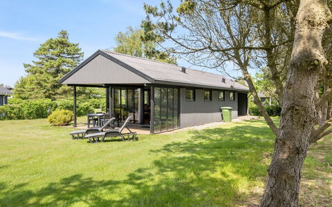 Veljan - 400M from the Sea: Toit, Maison, Lot Terre, Domicile, Chalet, Biens, Batiments Jardin, Ombre, Cabane En Rondins, Aménagement Paysager