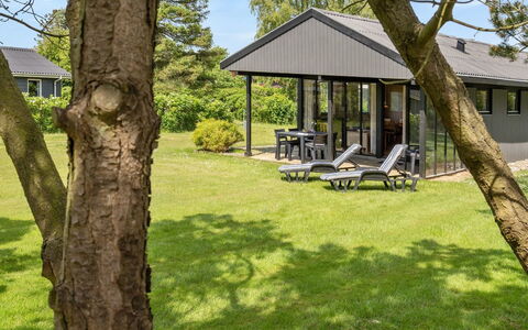 Veljan - 400M from the Sea: Toit, Maison, Lot Terre, Domicile, Chalet, Biens, Batiments Jardin, Ombre, Cabane En Rondins, Aménagement Paysager
