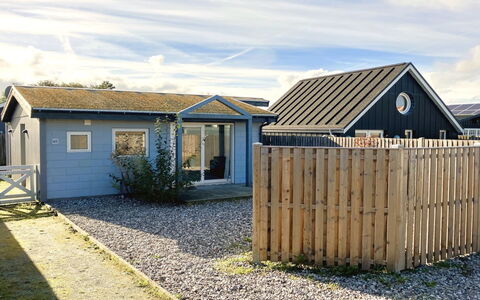 Alvina - 25M from the Sea: Bleu, Arbuste, Chalet, Couverture De Sol, Jardin, Biens, Ombre, Aménagement Paysager, Ferme, Eco Hôtel