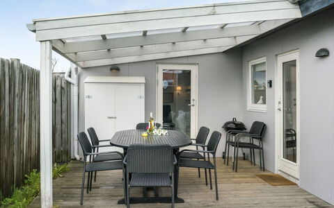 Alvina - 25M from the Sea: Bleu, Arbuste, Chalet, Couverture De Sol, Jardin, Biens, Ombre, Aménagement Paysager, Ferme, Eco Hôtel