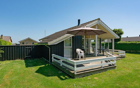 Maybritt - 100M from the Sea: Bleu, Arbuste, Chalet, Couverture De Sol, Jardin, Biens, Ombre, Aménagement Paysager, Ferme, Eco Hôtel