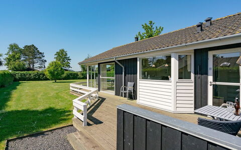 Maybritt - 100M from the Sea: Bleu, Arbuste, Chalet, Couverture De Sol, Jardin, Biens, Ombre, Aménagement Paysager, Ferme, Eco Hôtel