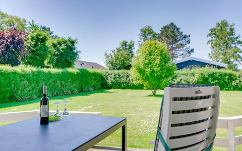 Maybritt - 100M from the Sea: Bleu, Arbuste, Chalet, Couverture De Sol, Jardin, Biens, Ombre, Aménagement Paysager, Ferme, Eco Hôtel